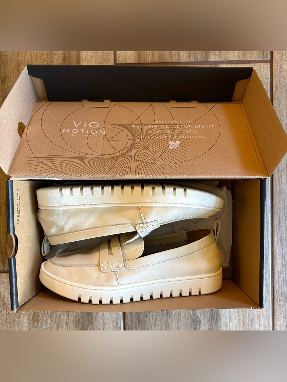 Vionic Women’s Off-White Leather Slip-On Loafers Sz 7